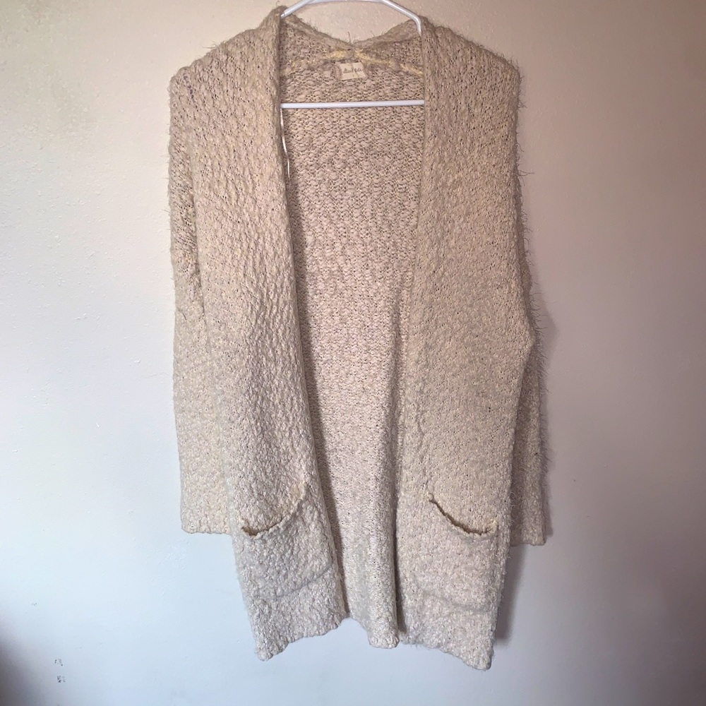 Super super SUPER cute sweater. No damages and super warm!
